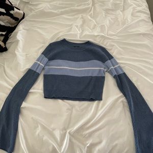 Blue long sleeve crop top
